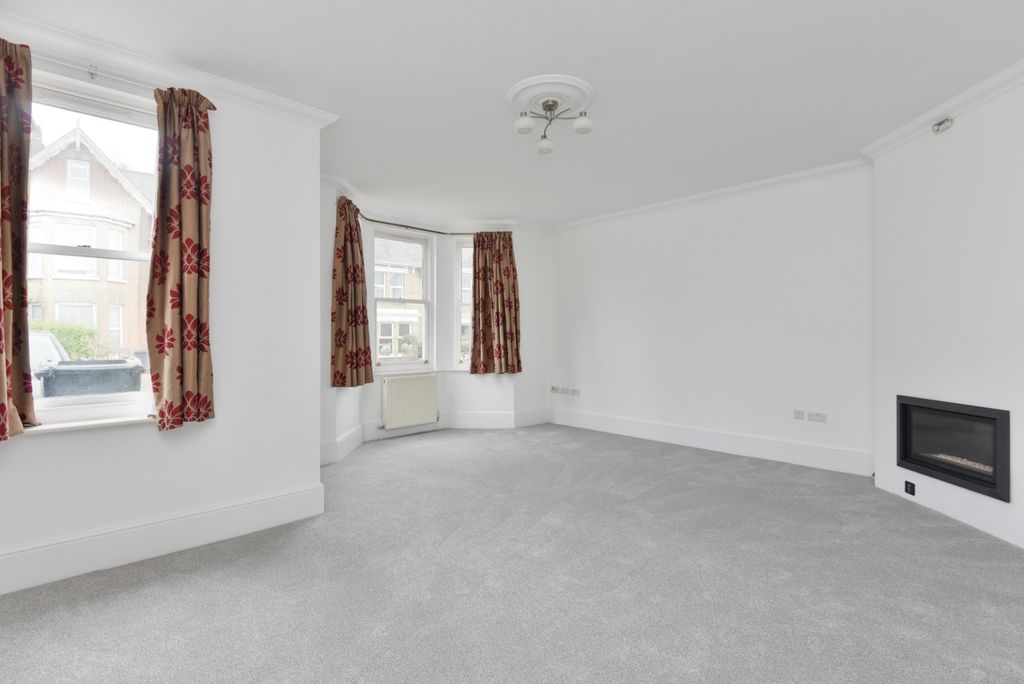 Property photo 2 of 16 3713023