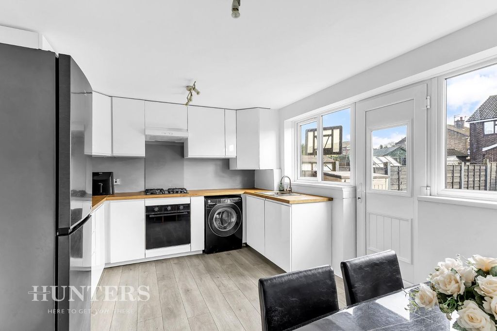 Property photo 2 of 18 Dining Kitchen