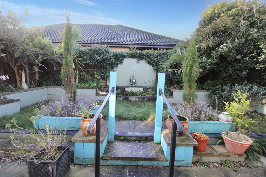 Property photo 2 of 17 Picture No. 21