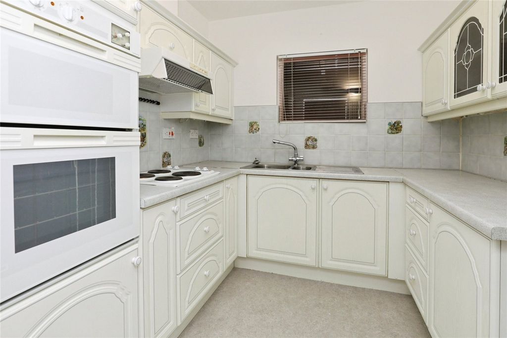 Property photo 3 of 15 Kitchen