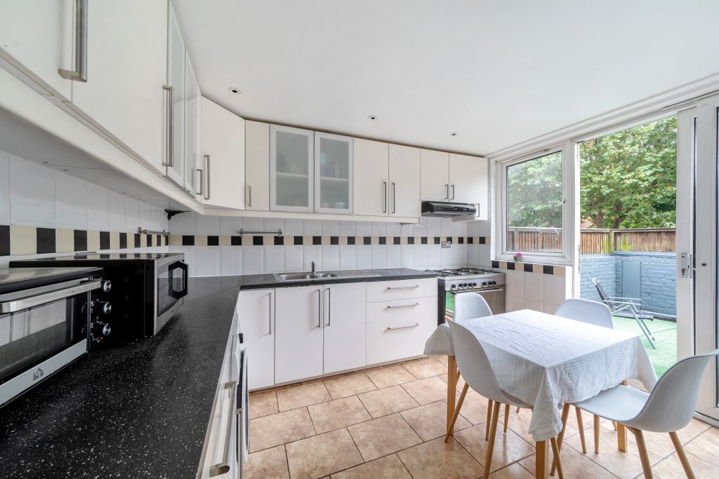 Property photo 1 of 12 116 Ashbrook 2