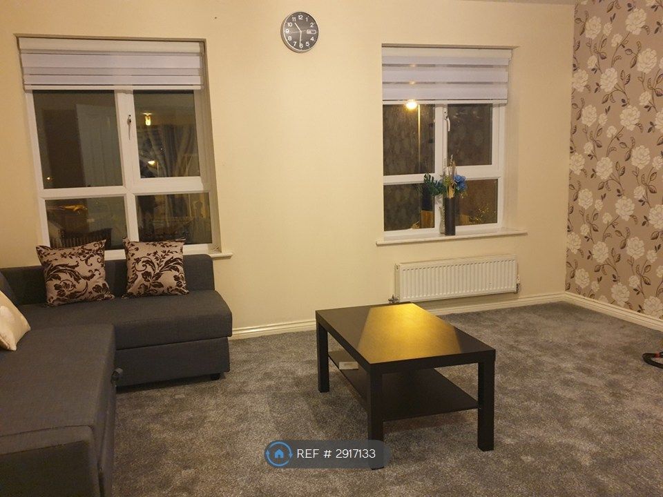 Property photo 3 of 30 Living Room