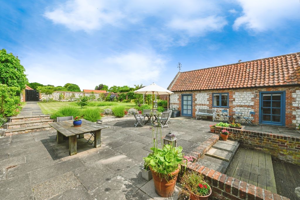 Property photo 3 of 21 28042