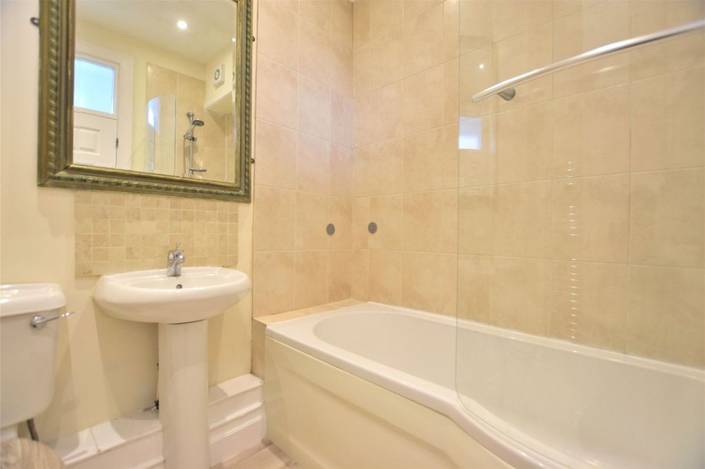 Property photo 3 of 7 Bathroom