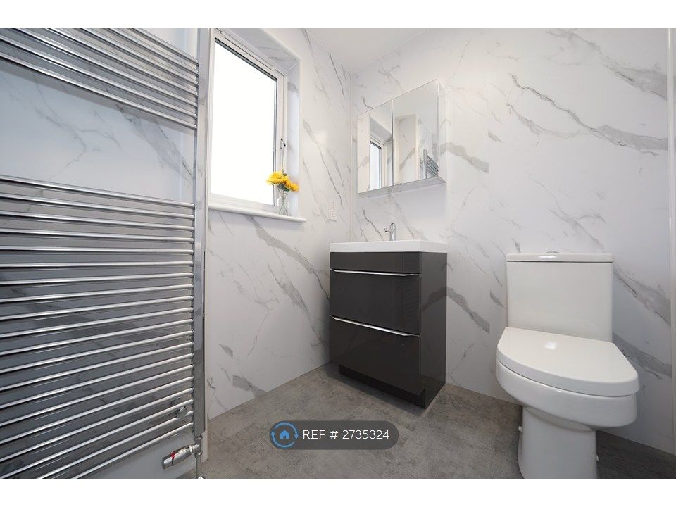 Property photo 3 of 14 Modern Shower Room