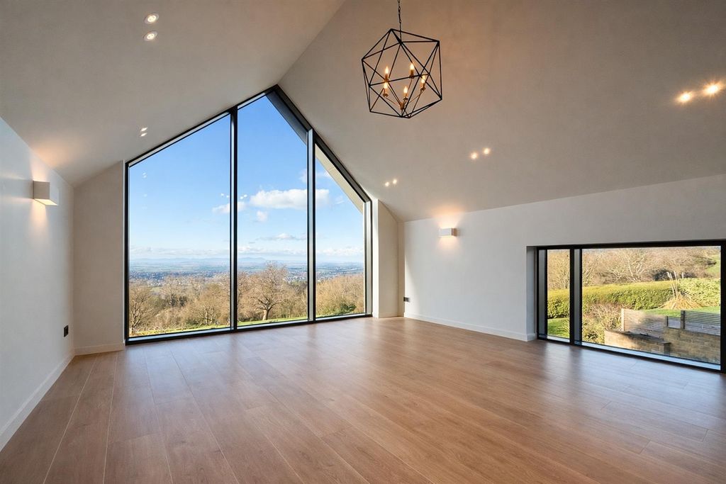 Property photo 2 of 21 Dining Room