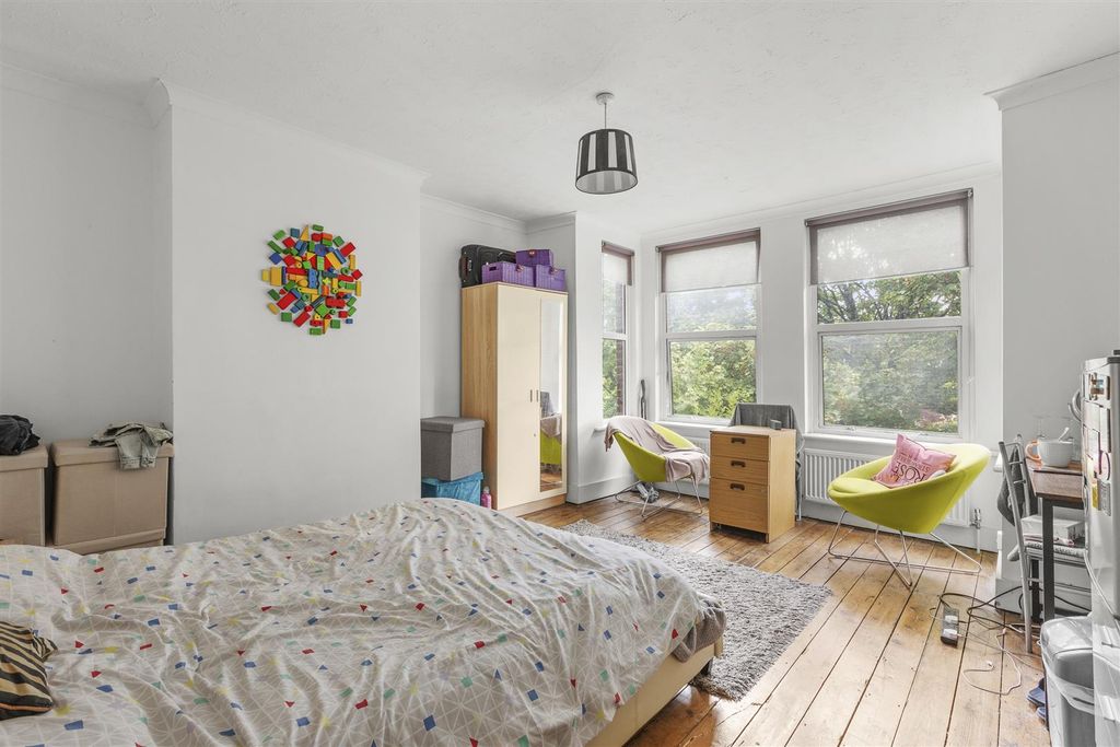 Property photo 3 of 12 186 Hughenden Road, H13 5Pd-1.Jpg