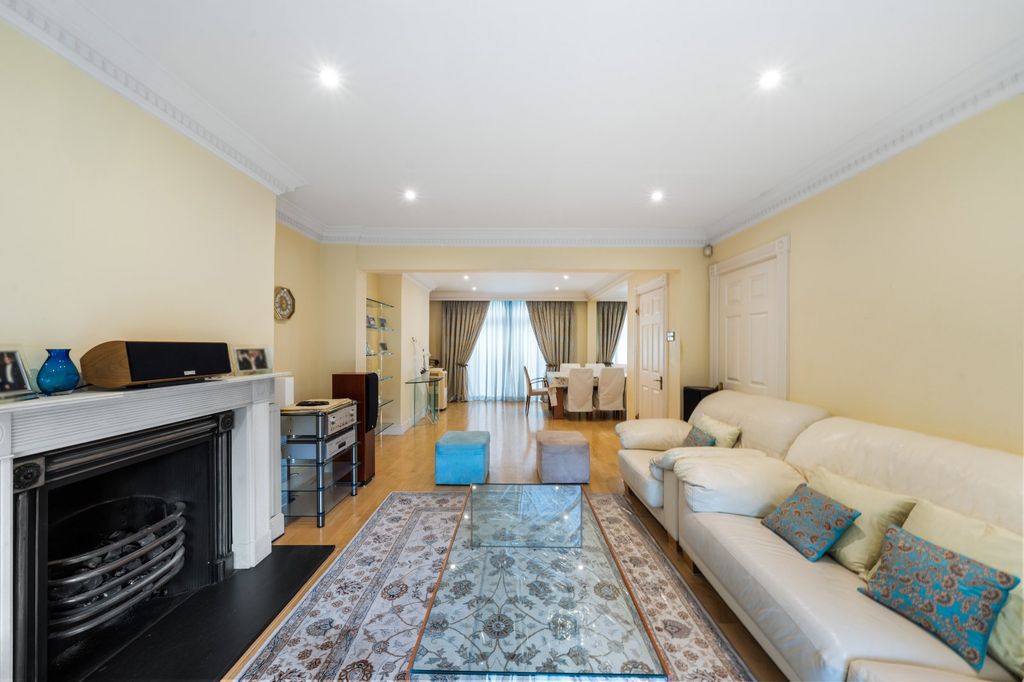 Property photo 3 of 17 Picture No. 06