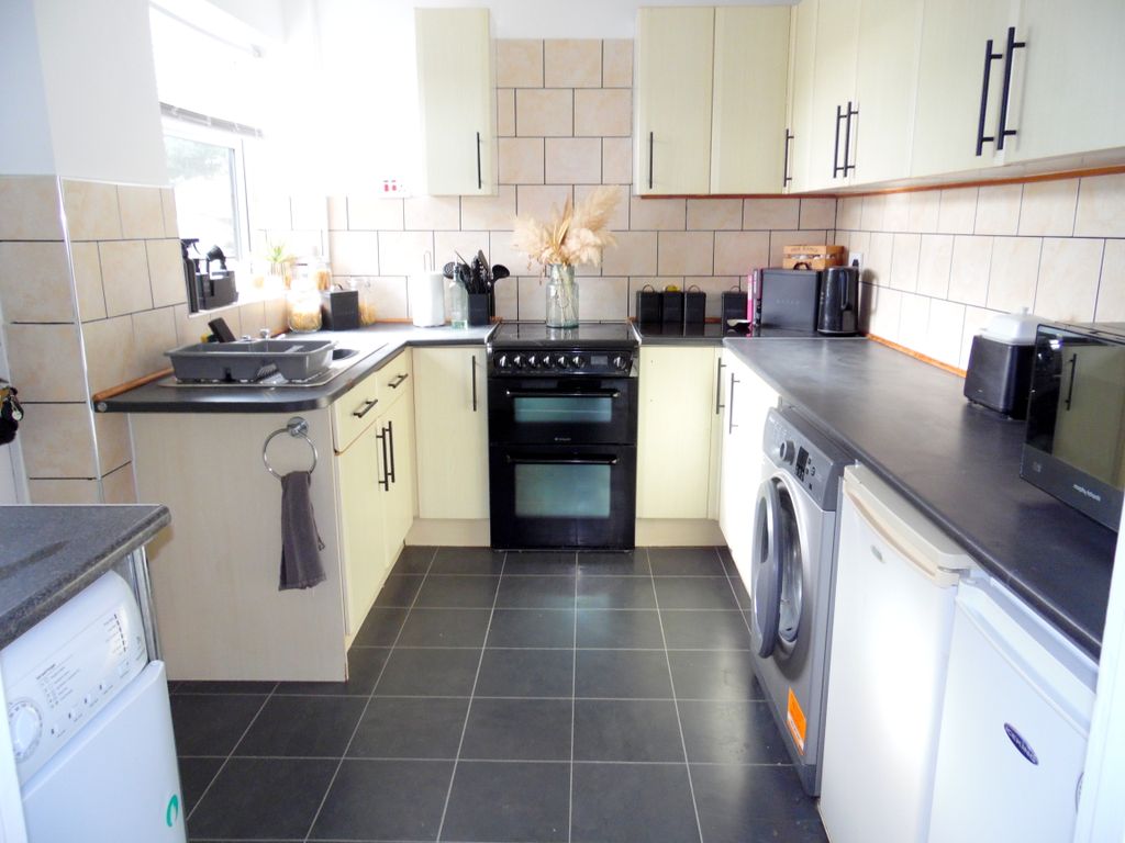 Property photo 3 of 33 Kitchen/Breakfast Room