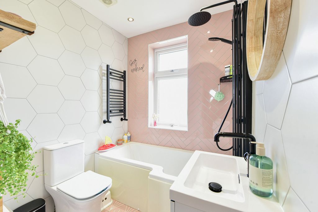 Property photo 3 of 20 Bathroom