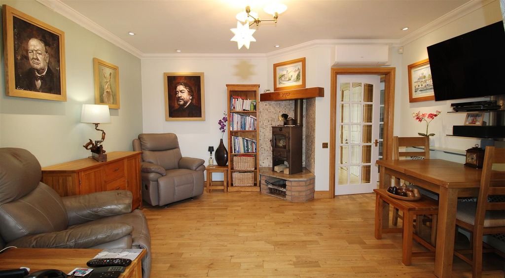 Property photo 3 of 25 Living Room