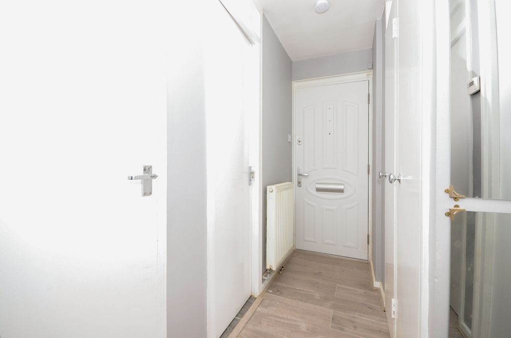 Property photo 3 of 8 Hallway
