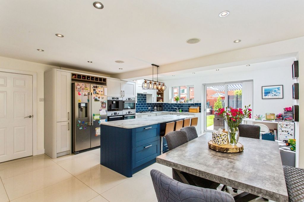 Property photo 3 of 20 Kitchen Diner