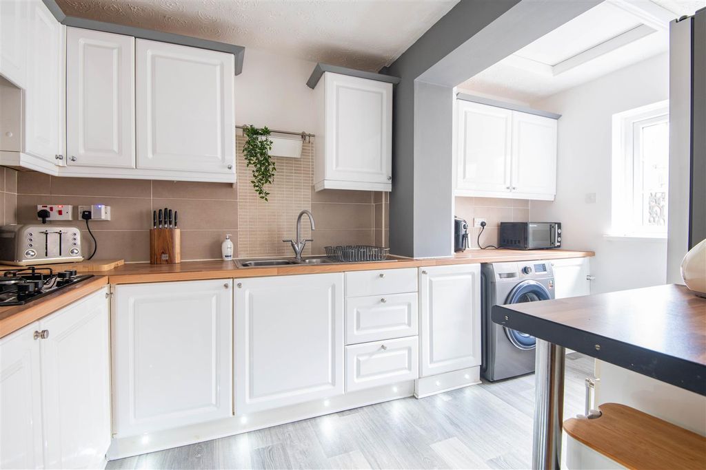 Property photo 2 of 19 Kitchen