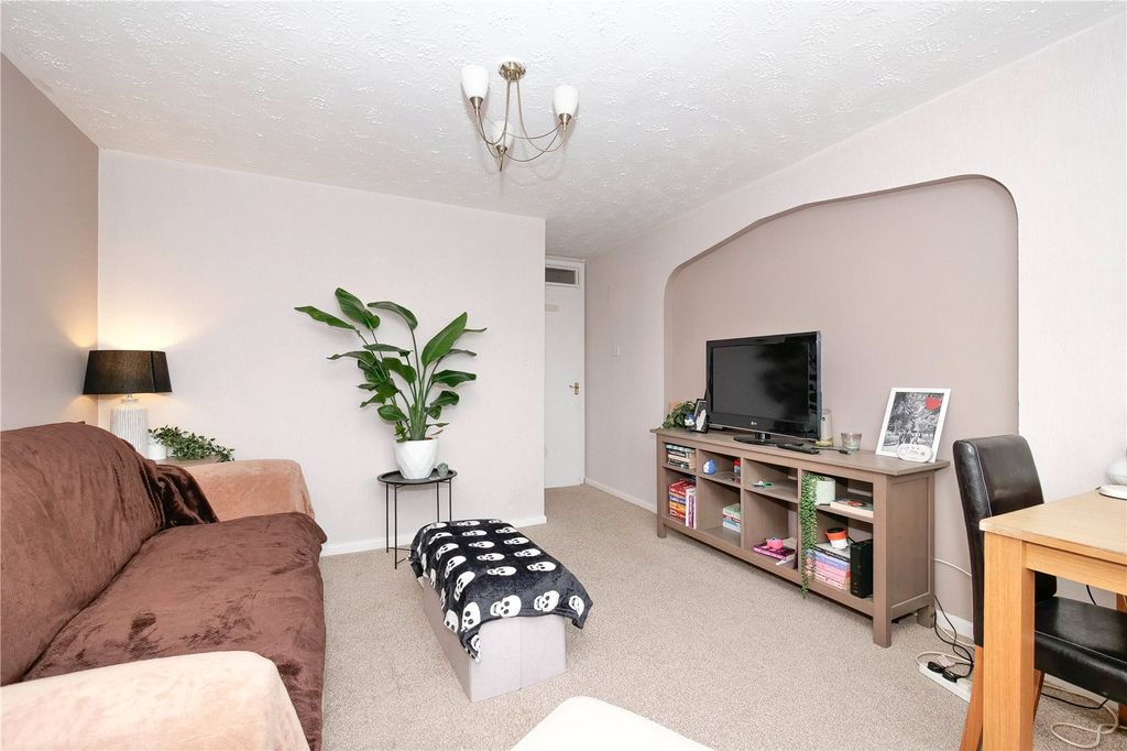 Property photo 2 of 9 Picture No. 18
