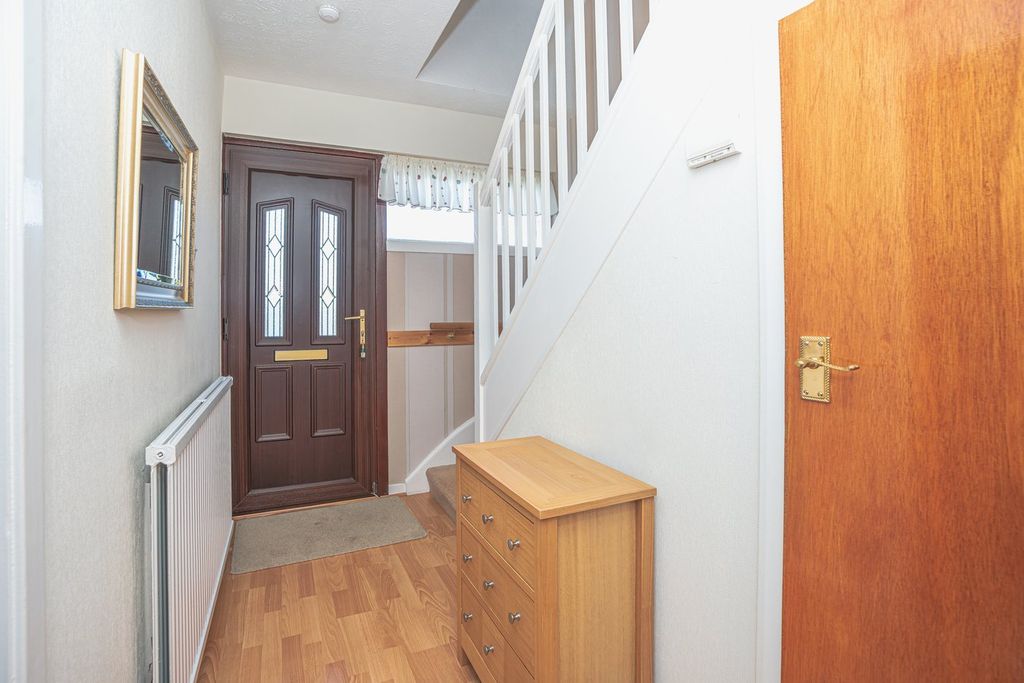 Property photo 2 of 34