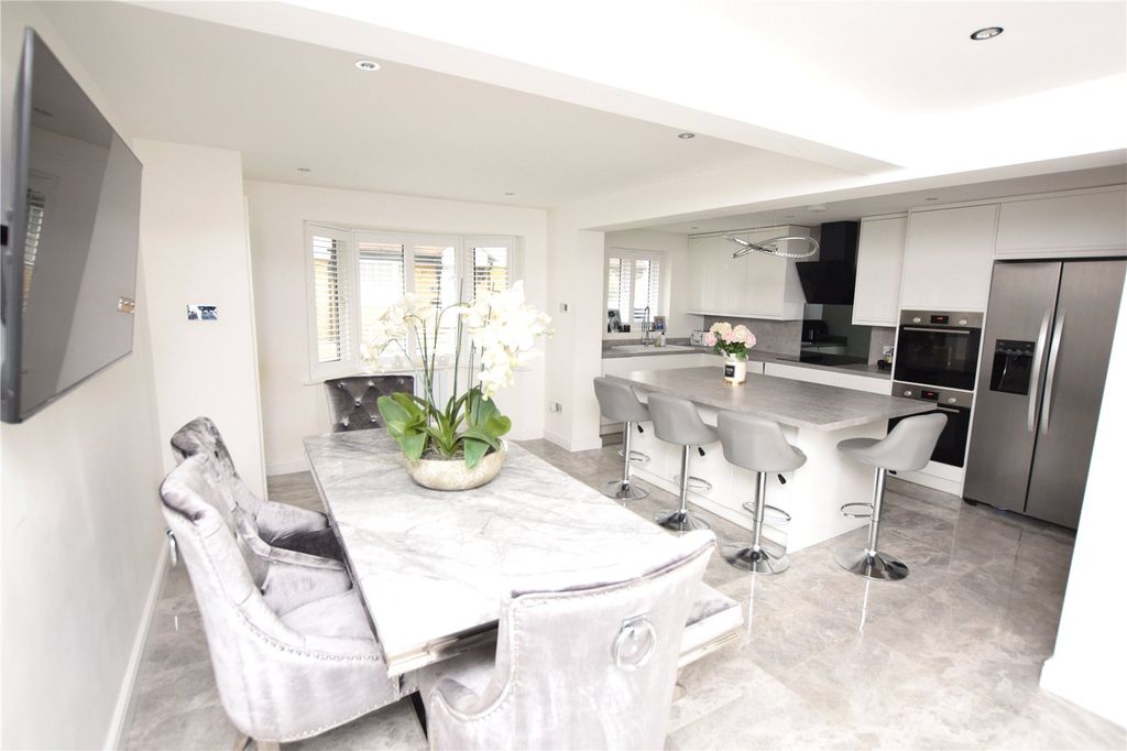 Property photo 2 of 14 Kitchen/Family Room