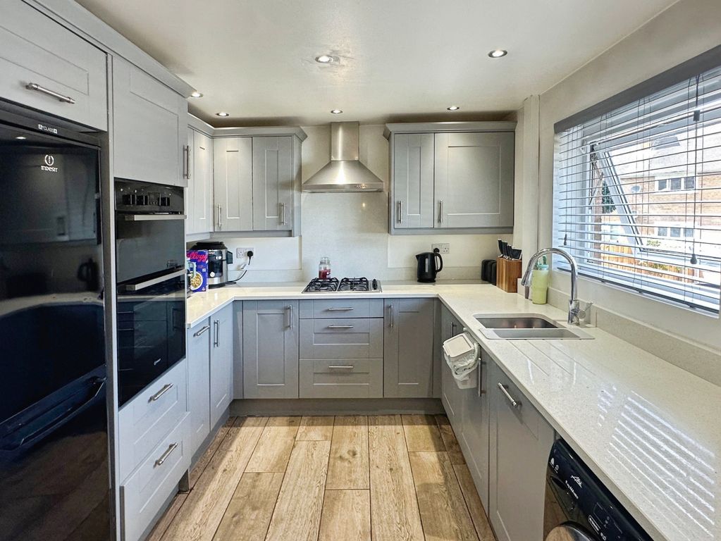 Property photo 3 of 15 Kitchen