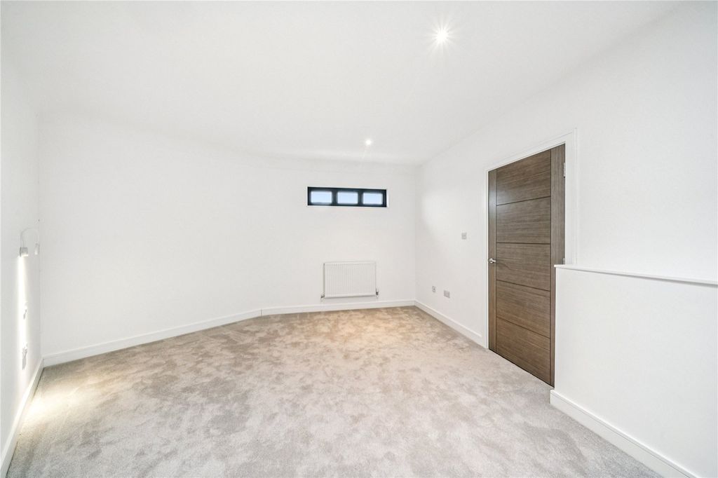 Property photo 3 of 16 Picture No. 13