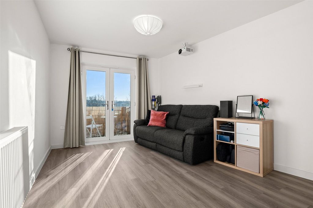 Property photo 3 of 11 Picture No. 15