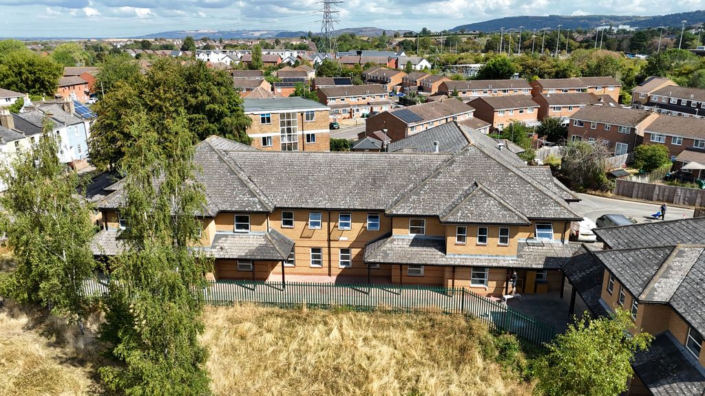 Property photo 1 of 8