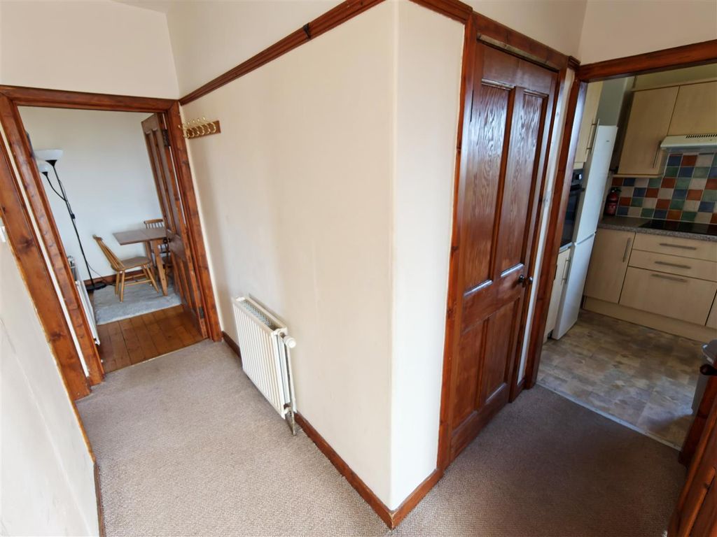 Property photo 2 of 10 01_Hall.Jpg