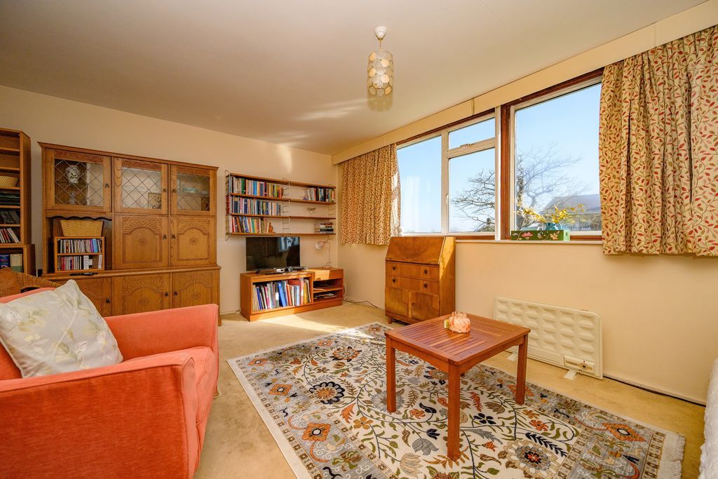 Property photo 3 of 18 Living Room