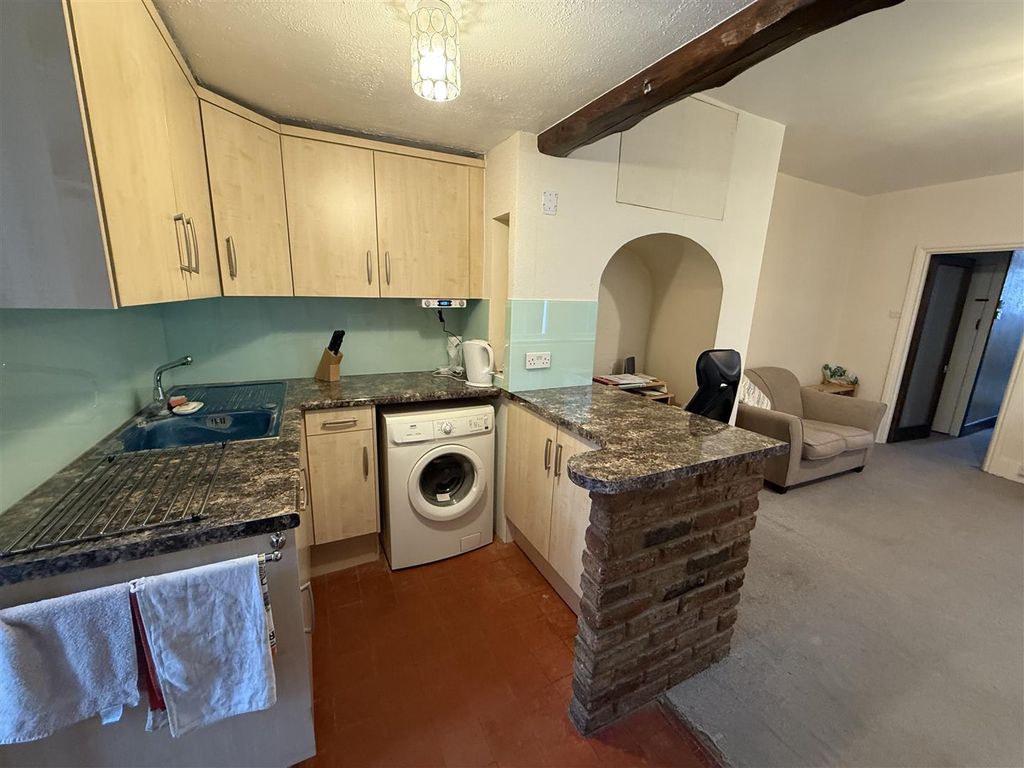Property photo 2 of 11 Kitchen
