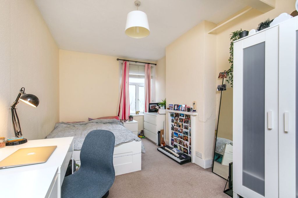 Property photo 3 of 6