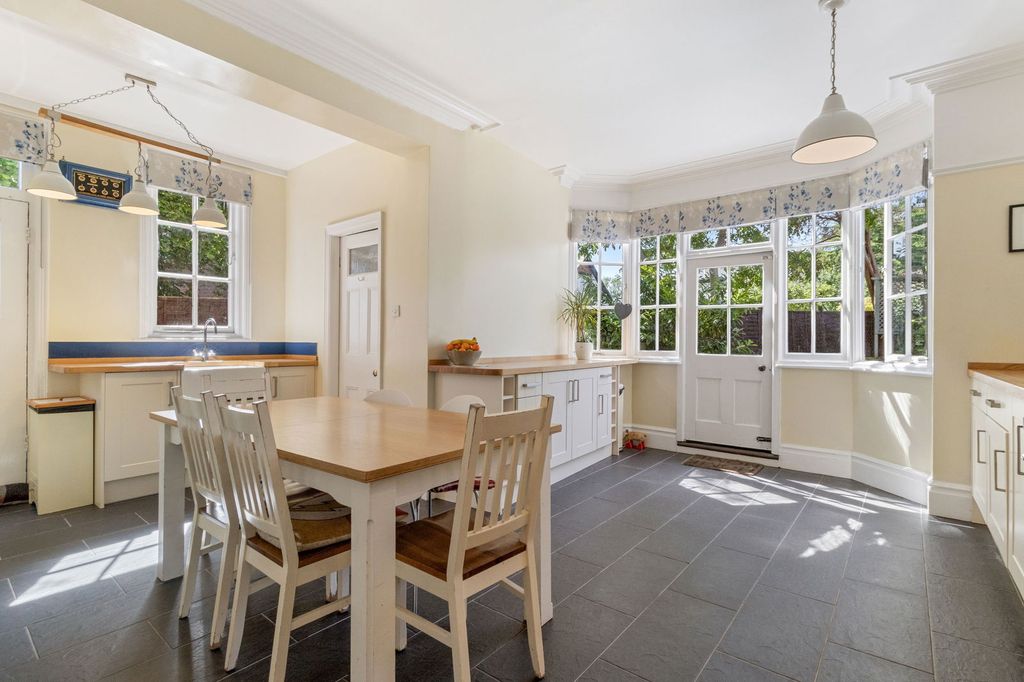 Property photo 3 of 22