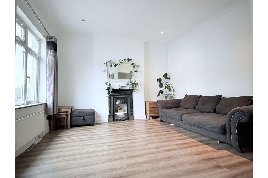 Property photo 2 of 27 Living Room