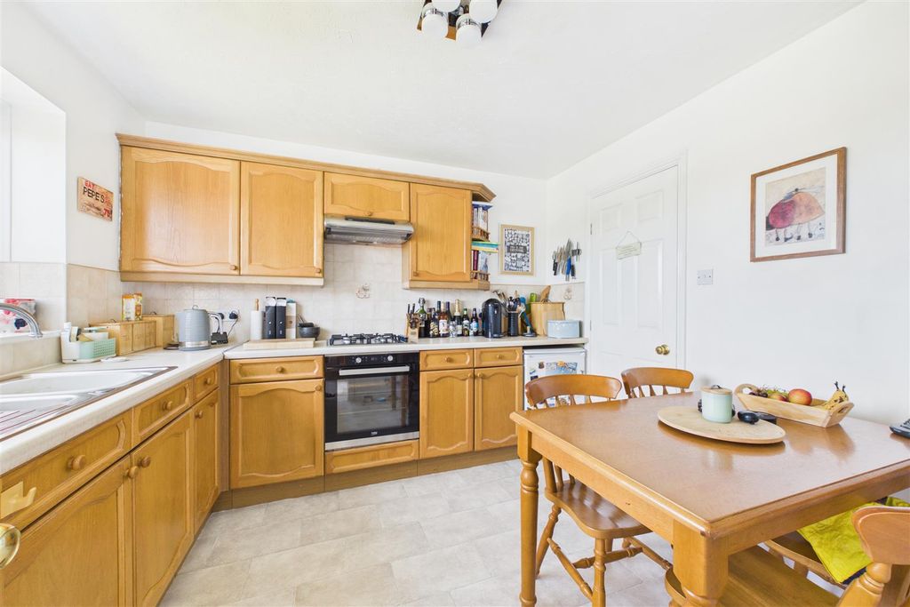 Property photo 3 of 18 Cam04235G0-Pr0183-Still006.Jpg