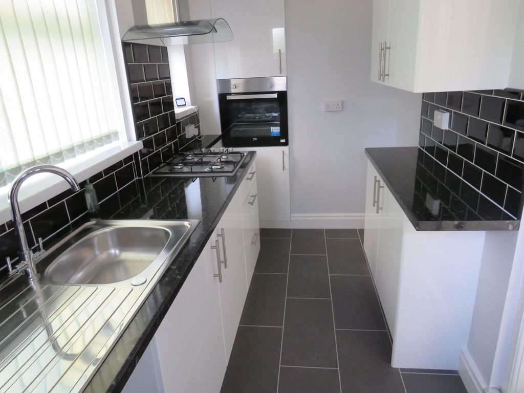 Property photo 2 of 9 Kitchen