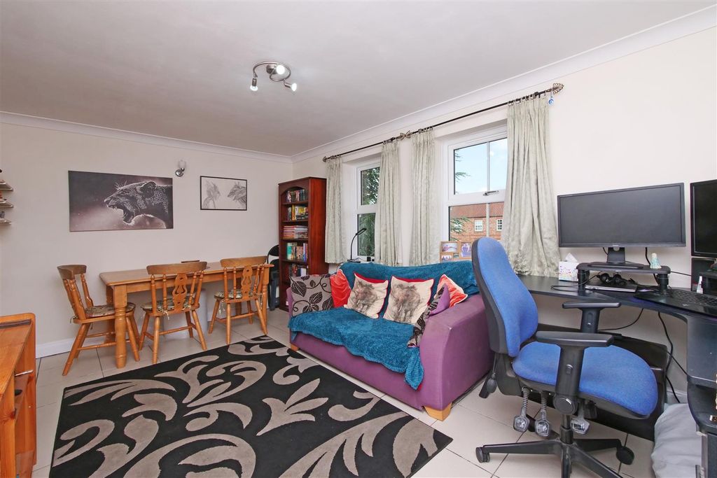 Property photo 3 of 13 Pnmb0671.Jpg