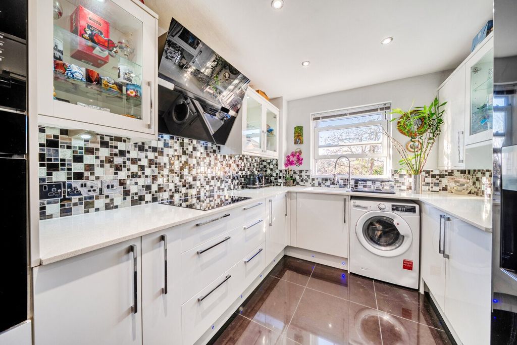 Property photo 3 of 12 Picture No. 18