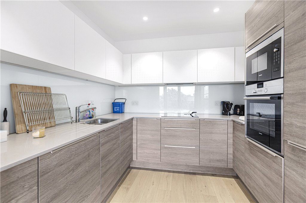 Property photo 3 of 10 Kitchen