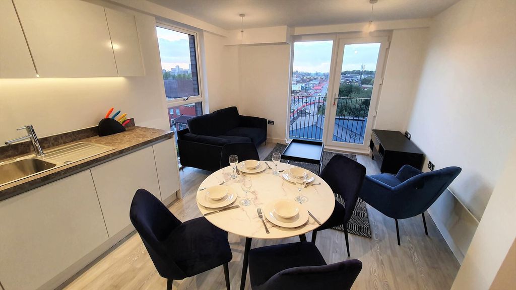 Property photo 3 of 33 Dining Room