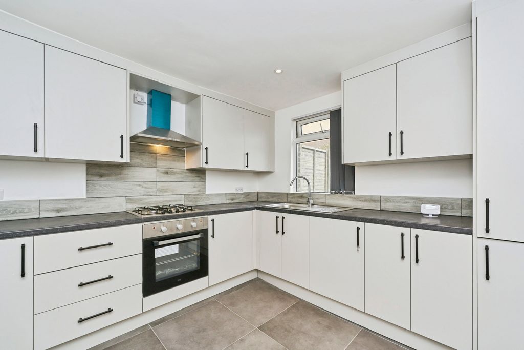 Property photo 3 of 20 1901888-12