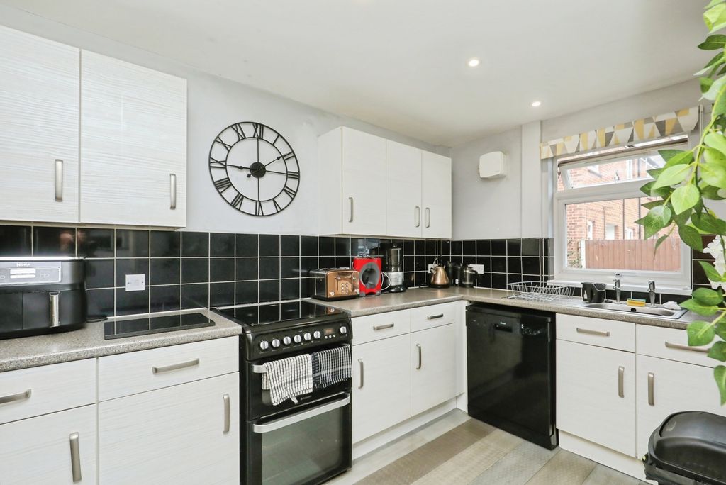 Property photo 3 of 17 Photo