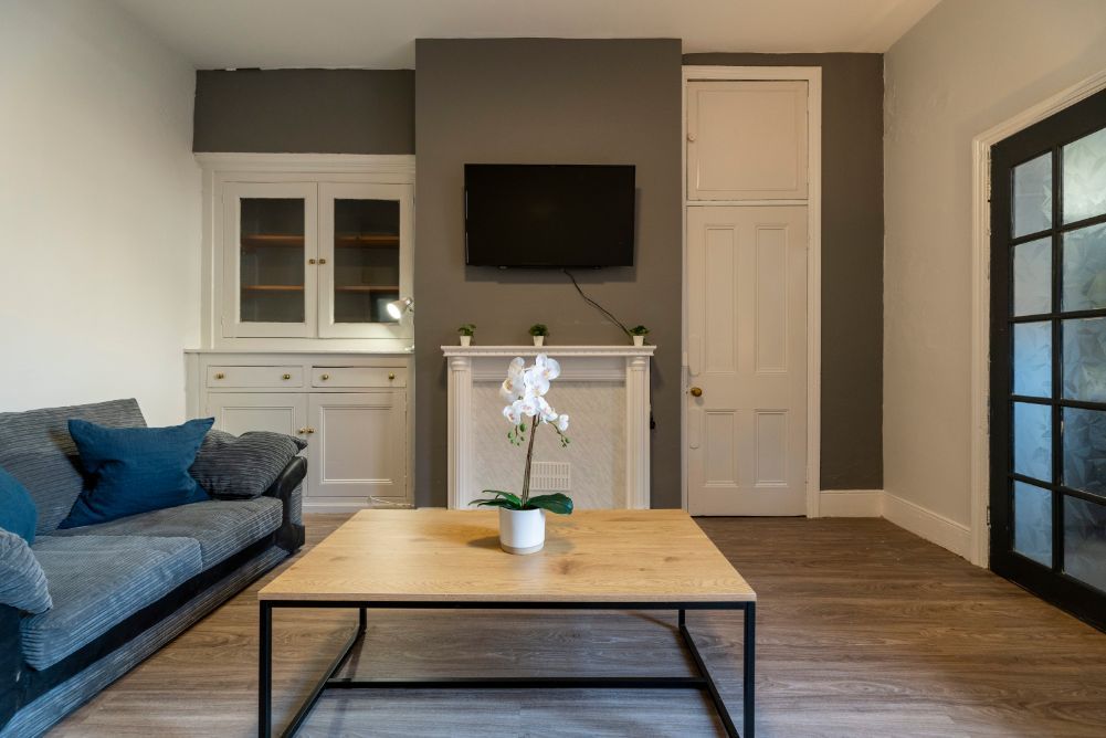 Property photo 3 of 11 56Ca - Living Area