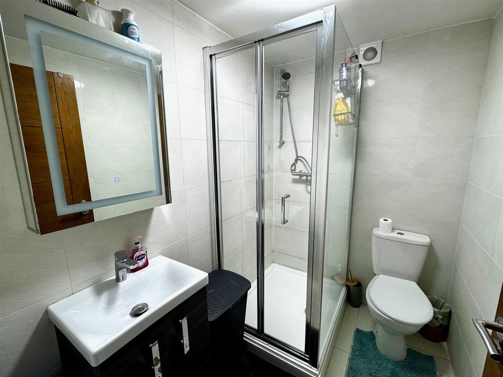 Property photo 2 of 7 Shower Room