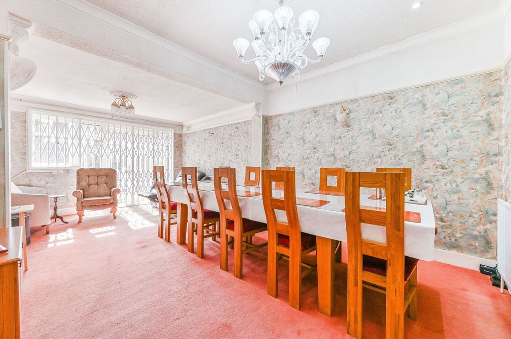 Property photo 2 of 34