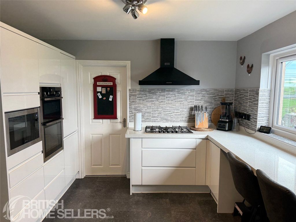 Property photo 2 of 45 Picture No. 54