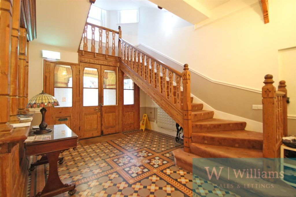 Property photo 3 of 19 Communal Entrance