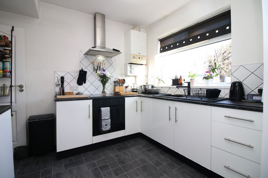 Property photo 3 of 26