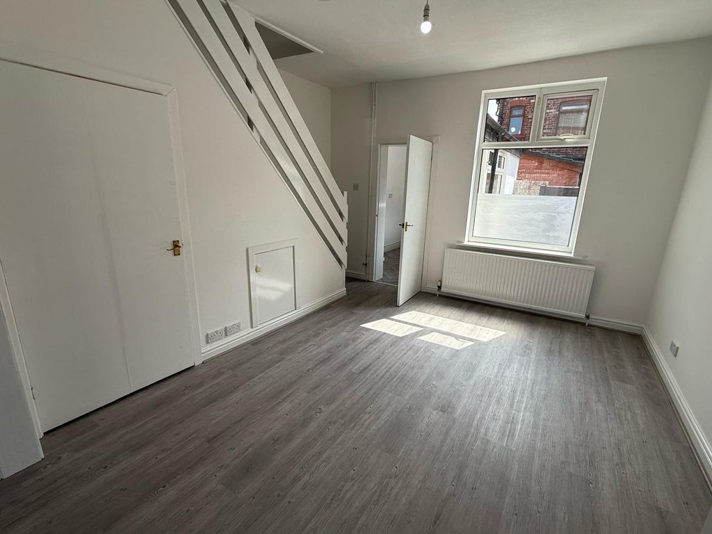 Property photo 1 of 10 2 Bed House In Wycbury