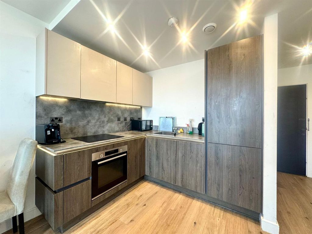 Property photo 3 of 8 Photo-2025-08-14-17-40-29 3.Jpg