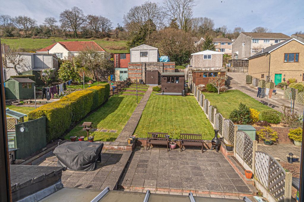 Property photo 2 of 39