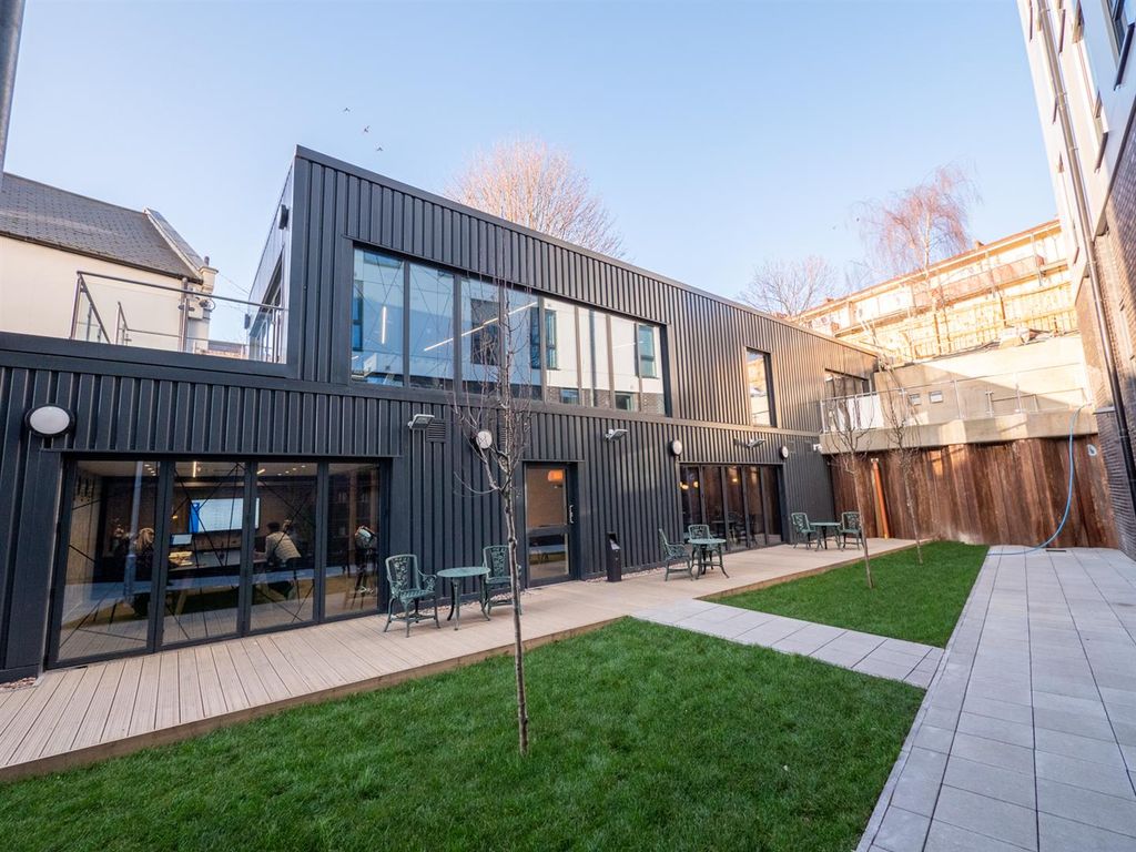 Property photo 1 of 32