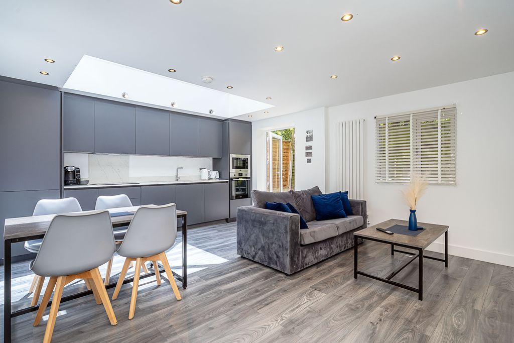 Property photo 1 of 9